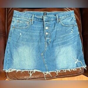 Women’s GAP Distressed Denim Mini Skirt size 16 (16/33) like new
